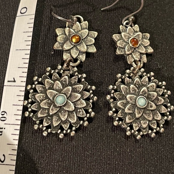 Beautiful Flower Earrings - Picture 3 of 3